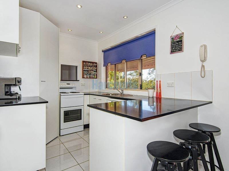 27 Wantana Cres, Edens Landing QLD 4207