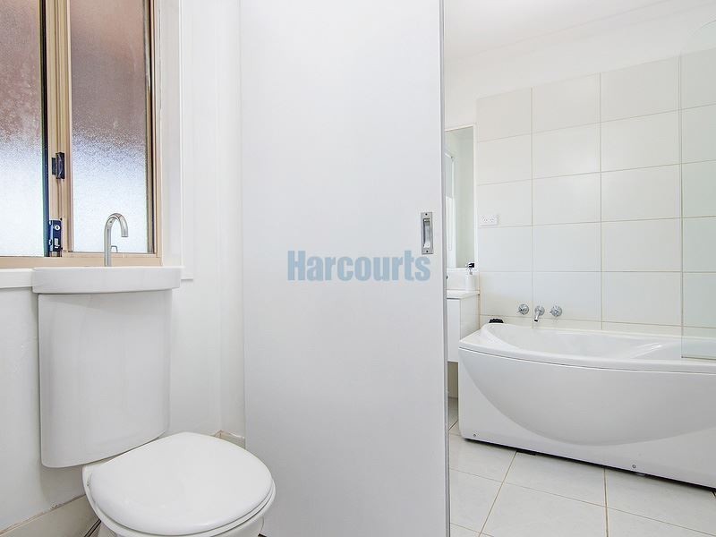 27 Wantana Cres, Edens Landing QLD 4207