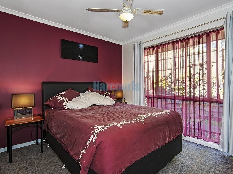 27 Wantana Cres, Edens Landing QLD 4207