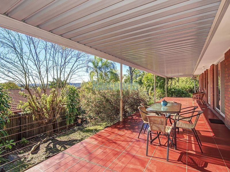 27 Wantana Cres, Edens Landing QLD 4207