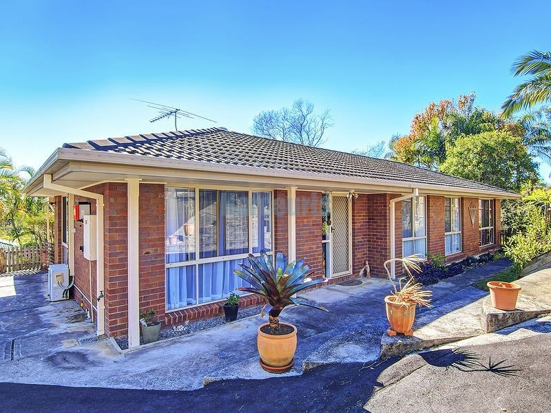 27 Wantana Cres, Edens Landing QLD 4207