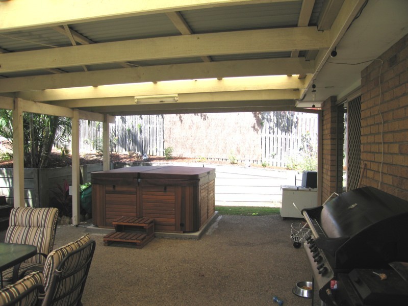 18 Natone Street, Edens Landing QLD 4207