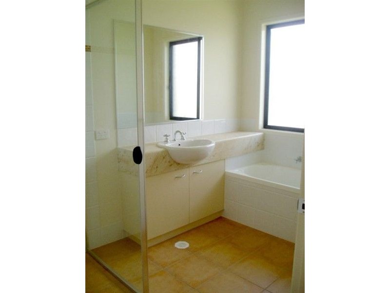 57 Grove Road, Edens Landing QLD 4207