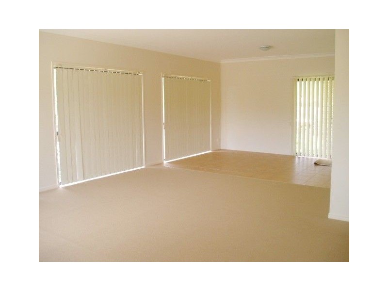 57 Grove Road, Edens Landing QLD 4207