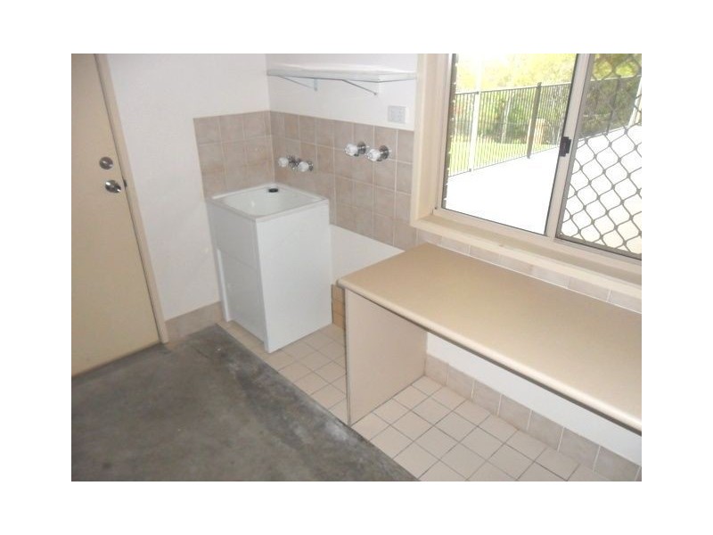 6 Valerie Close, Edens Landing QLD 4207