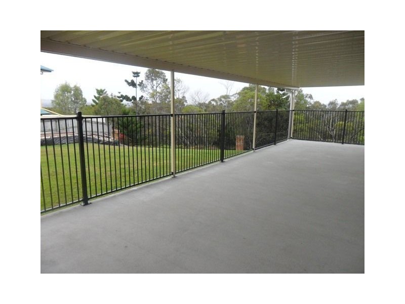 6 Valerie Close, Edens Landing QLD 4207