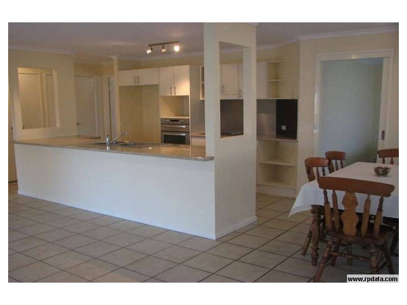 4 Gustav Way, Windaroo QLD 4207