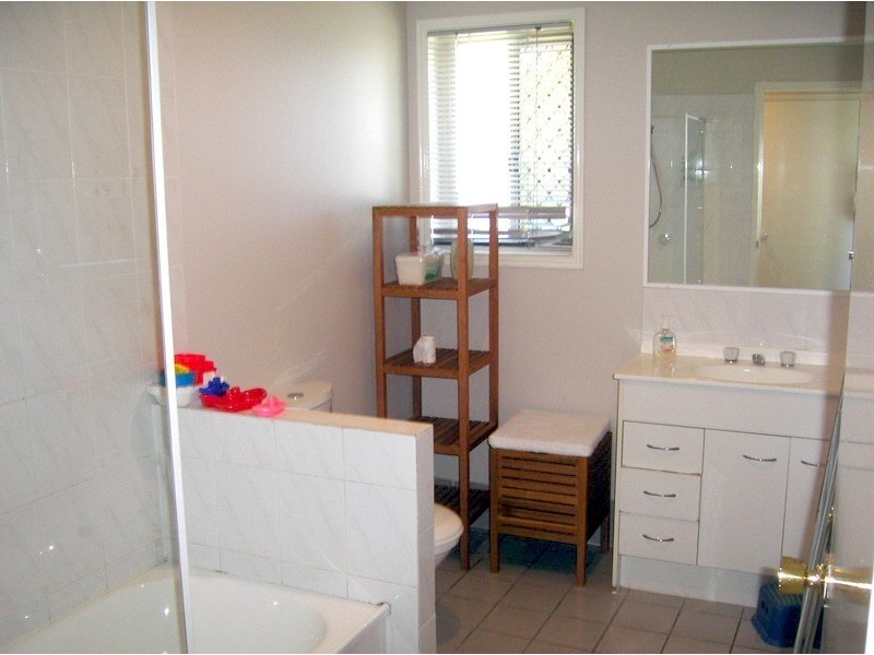 10 Holly Crescent, Windaroo QLD 4207