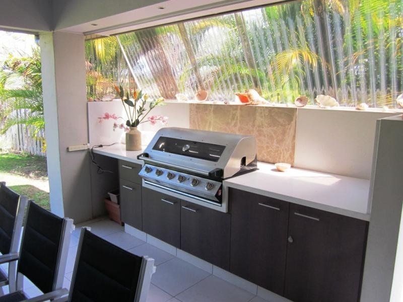 3 Sangster Cr, Pacific Pines QLD 4211