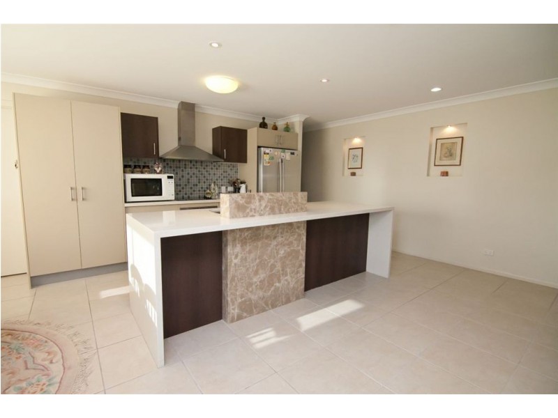 3 Sangster Cr, Pacific Pines QLD 4211