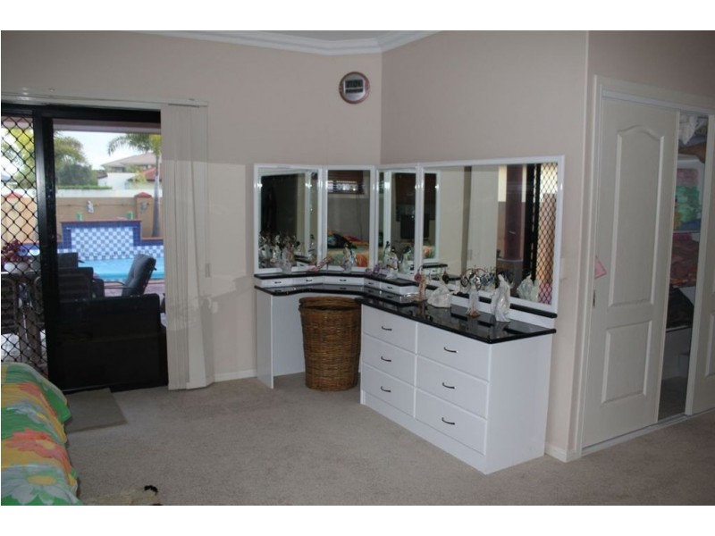42 Arbuthnot Parade, Benowa Waters QLD 4217