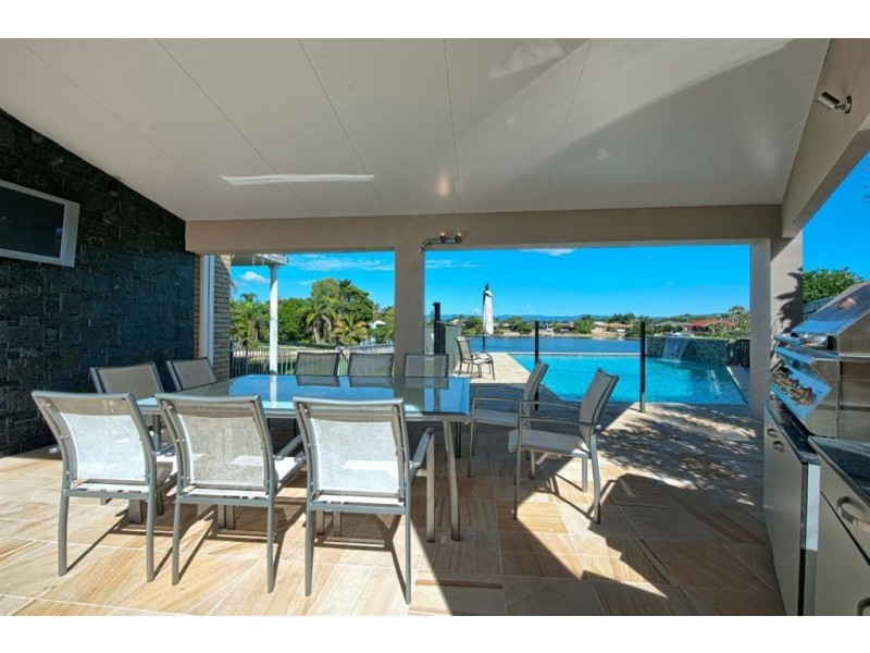 30 Bombala Street, Broadbeach Waters QLD 4218