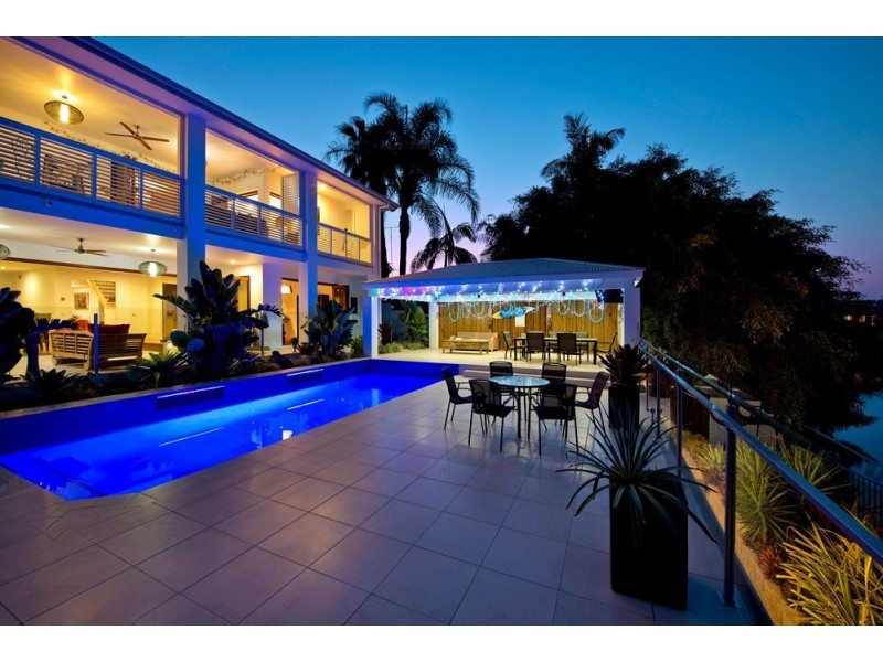 10 Seaforth Ave, Broadbeach Waters QLD 4218