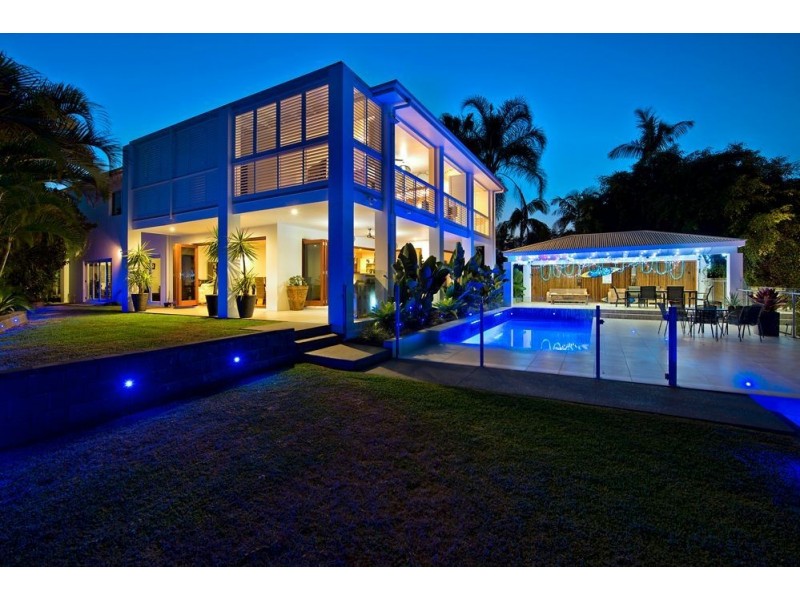 10 Seaforth Ave, Broadbeach Waters QLD 4218