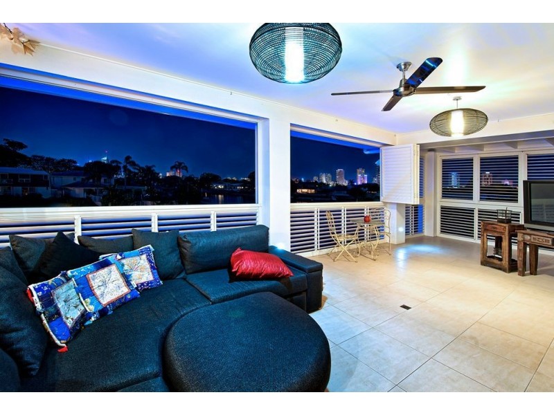 10 Seaforth Ave, Broadbeach Waters QLD 4218