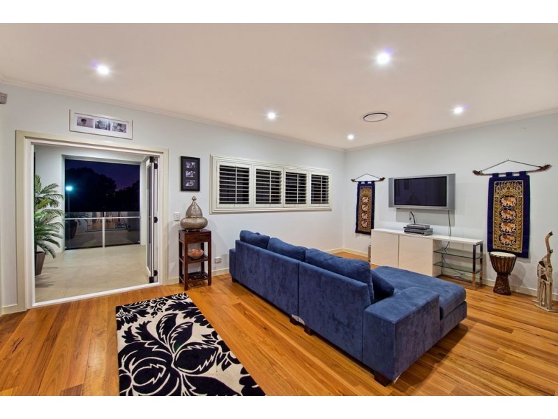 10 Seaforth Ave, Broadbeach Waters QLD 4218