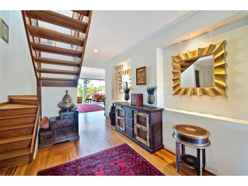 10 Seaforth Ave, Broadbeach Waters QLD 4218