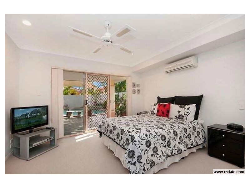 41 Deborah Ave, Benowa Waters QLD 4217