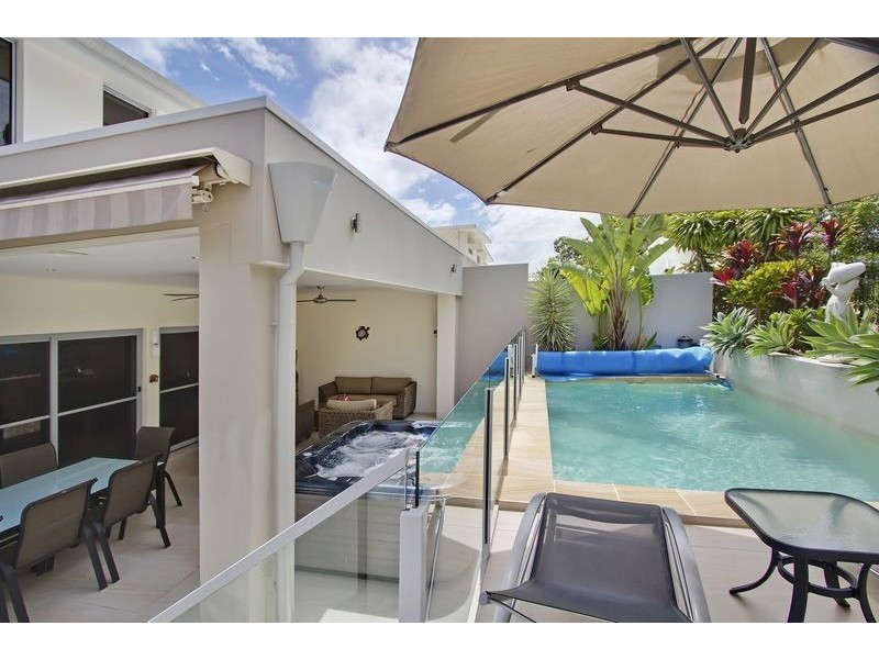 8002B Vista Drive, Benowa QLD 4217