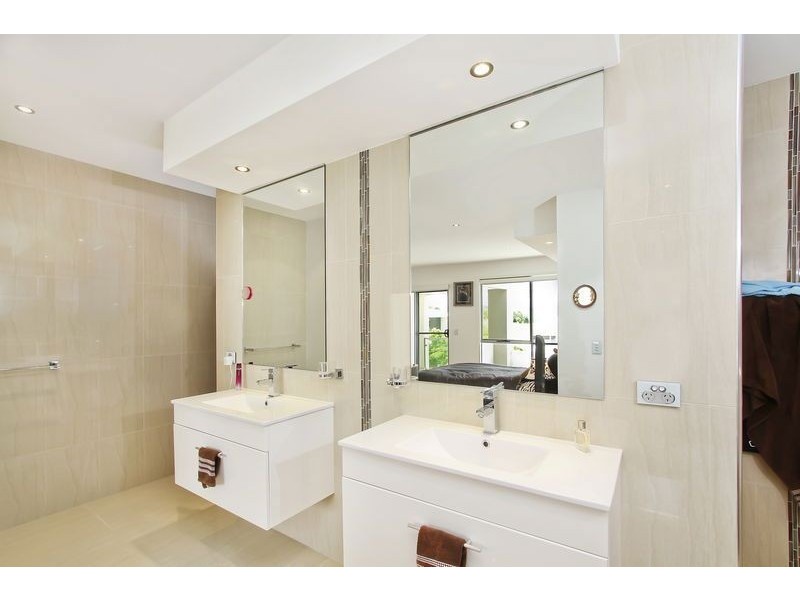 8002B Vista Drive, Benowa QLD 4217