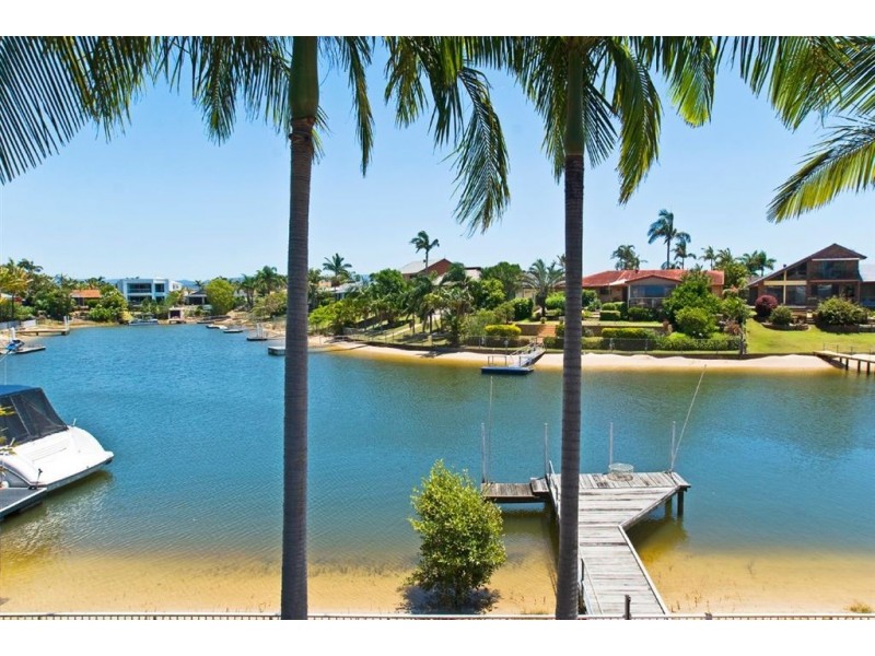 9 Rannock Ave, Benowa Waters QLD 4217