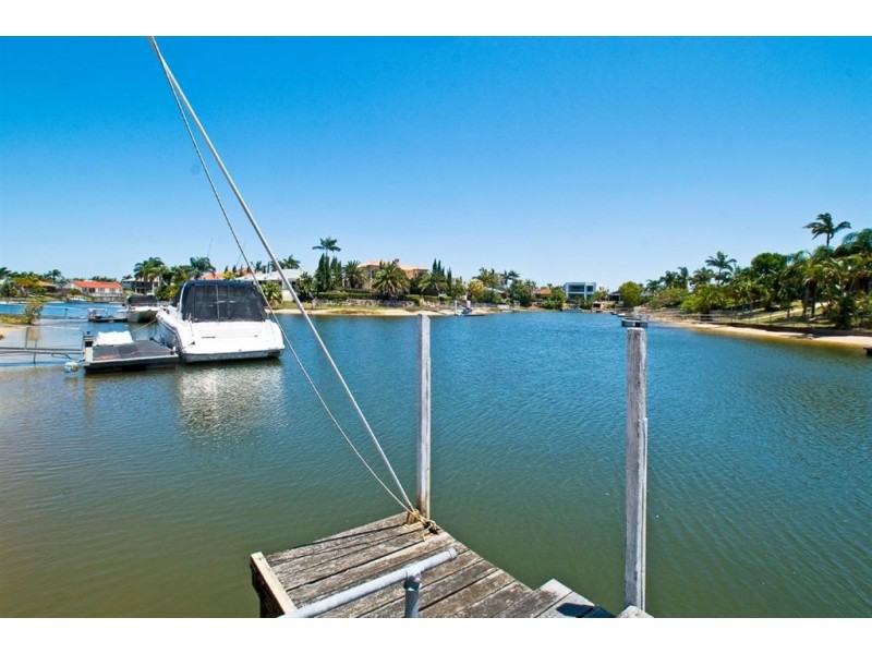 9 Rannock Ave, Benowa Waters QLD 4217