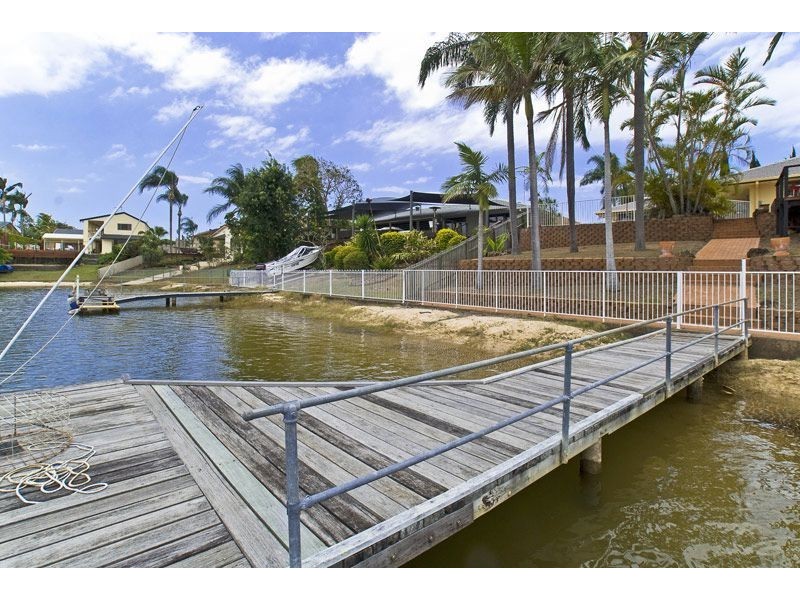 9 Rannock Ave, Benowa Waters QLD 4217