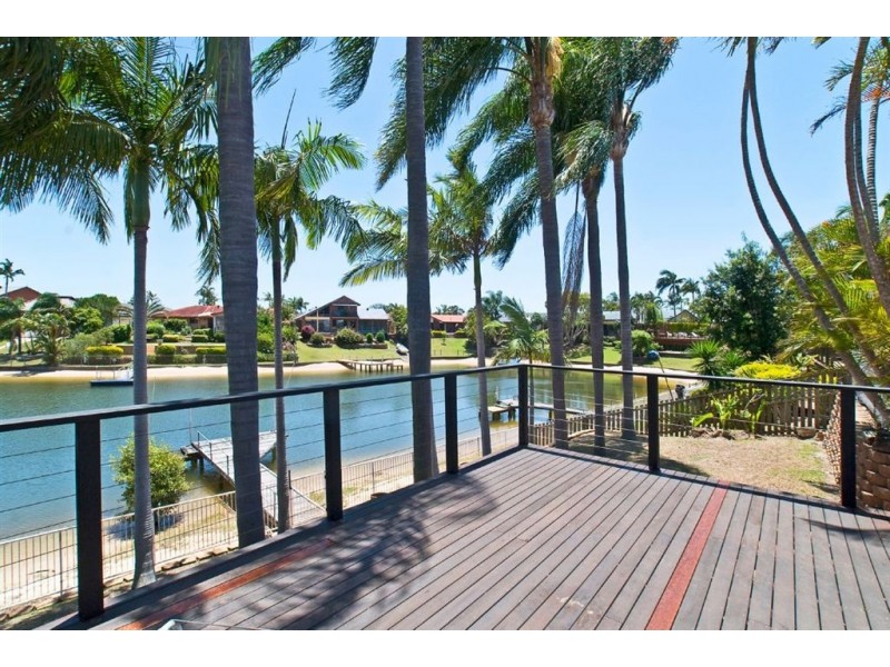 9 Rannock Ave, Benowa Waters QLD 4217