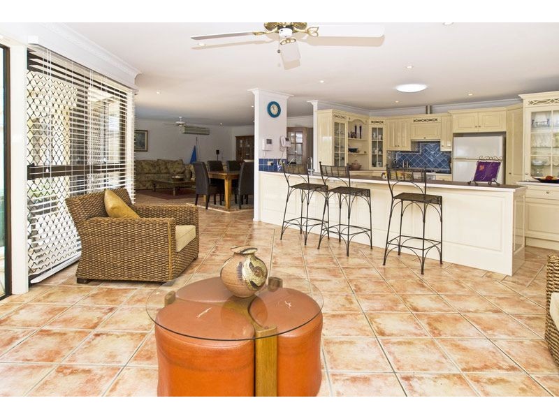 9 Rannock Ave, Benowa Waters QLD 4217