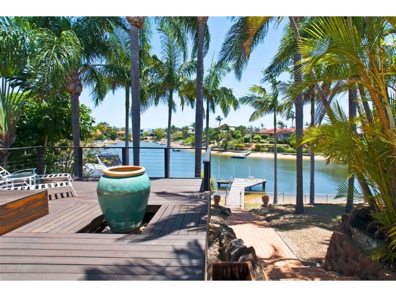 9 Rannock Ave, Benowa Waters QLD 4217