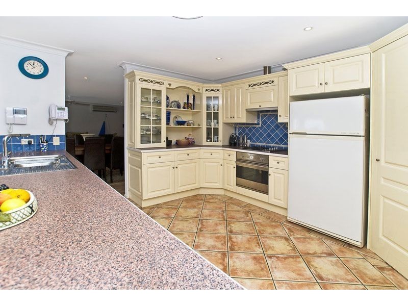 9 Rannock Ave, Benowa Waters QLD 4217