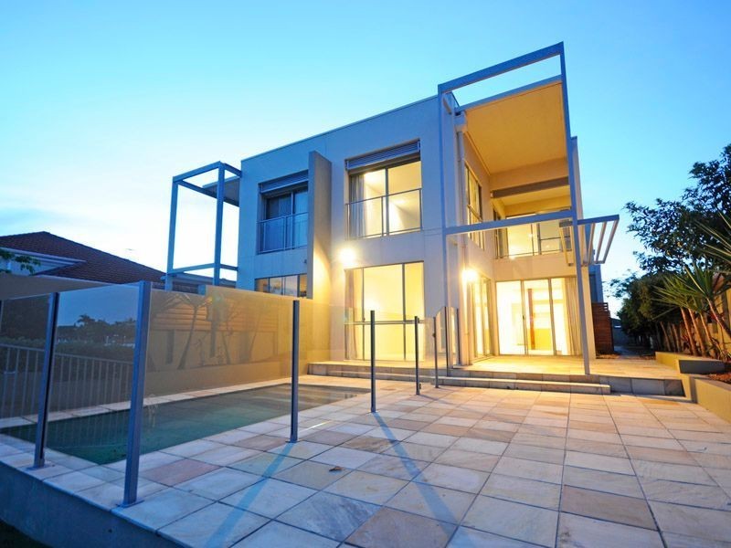 1/15 Inga Avenue, Surfers Paradise QLD 4217