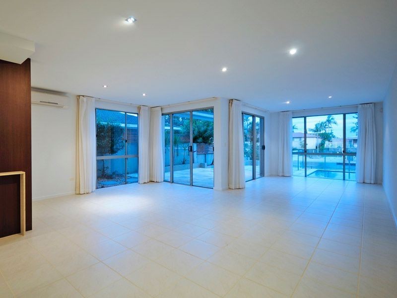 1/15 Inga Avenue, Surfers Paradise QLD 4217