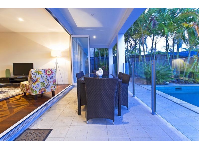 58 T E Peters Drive, Broadbeach Waters QLD 4218