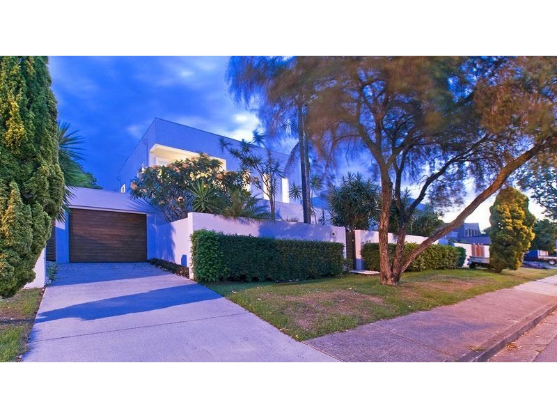 58 T E Peters Drive, Broadbeach Waters QLD 4218