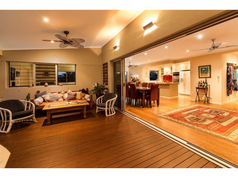 7 Tumbi Street, Broadbeach Waters QLD 4218