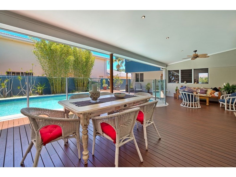 7 Tumbi Street, Broadbeach Waters QLD 4218