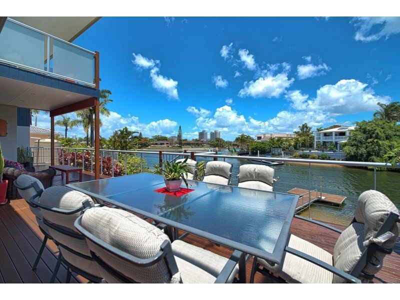 7 Tumbi Street, Broadbeach Waters QLD 4218
