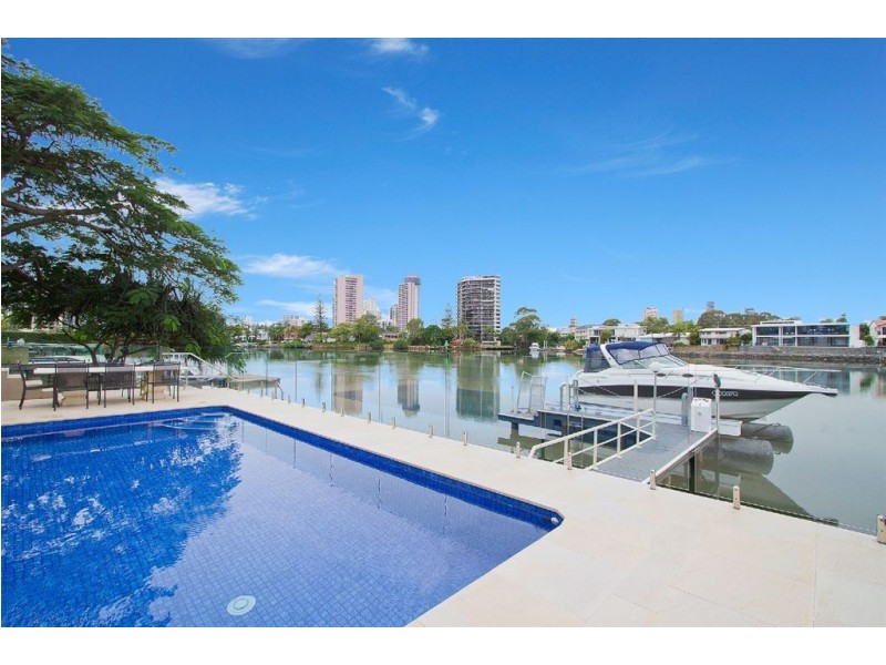 86 Amalfi Drive, Isle Of Capri QLD 4217