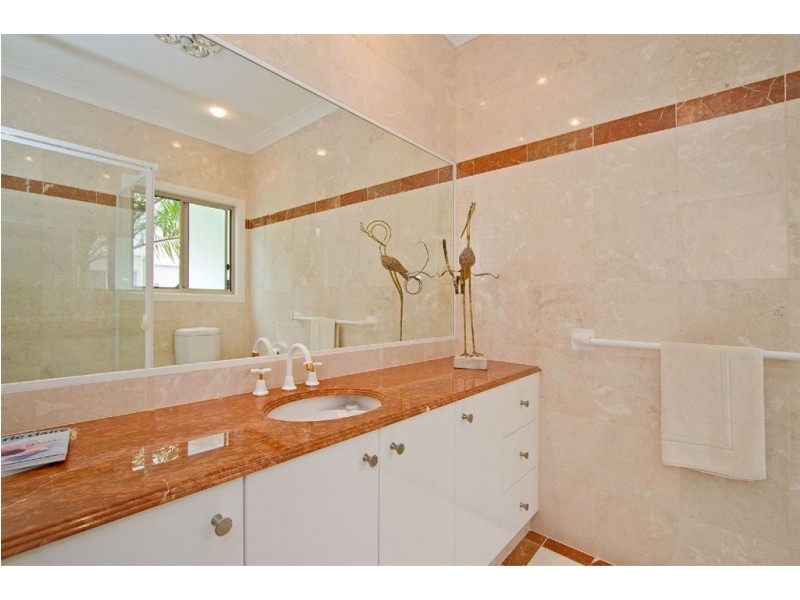 86 Amalfi Drive, Isle Of Capri QLD 4217