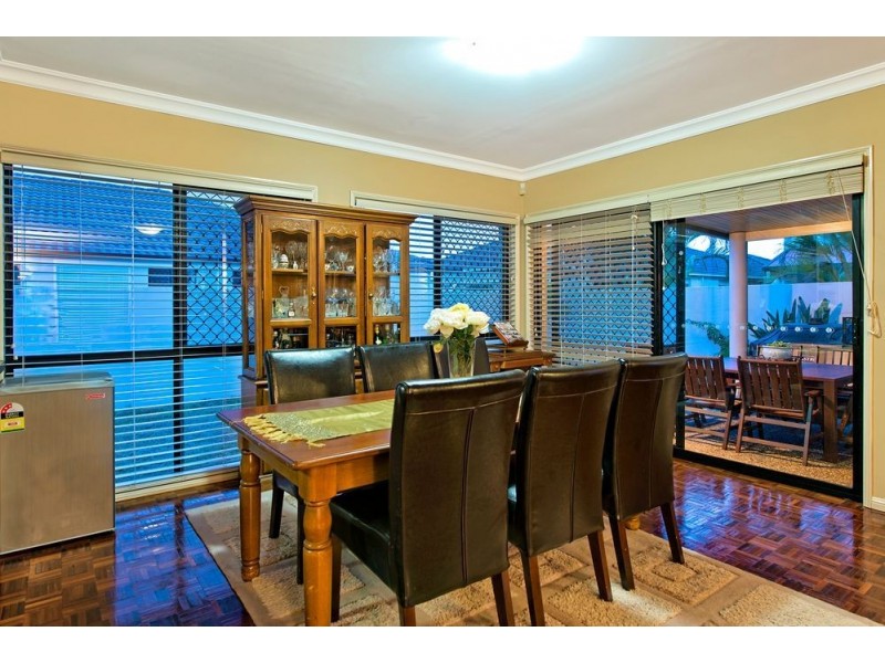 58 Sir Bruce Small Blvd, Benowa Waters QLD 4217