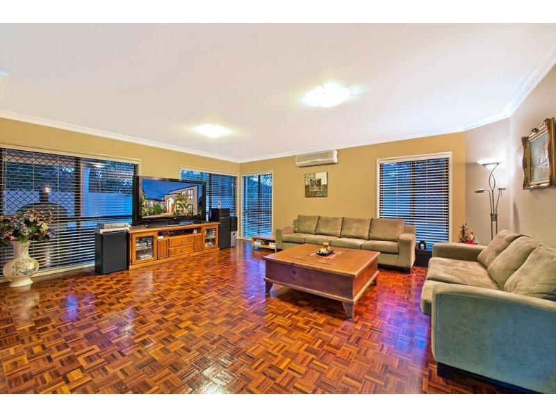 58 Sir Bruce Small Blvd, Benowa Waters QLD 4217