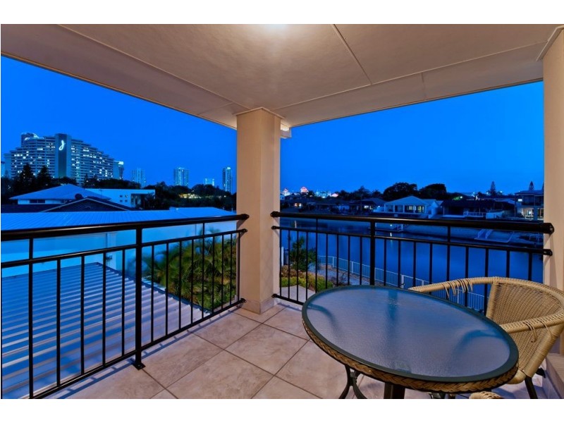 20 Merrimac Blvd, Broadbeach Waters QLD 4218