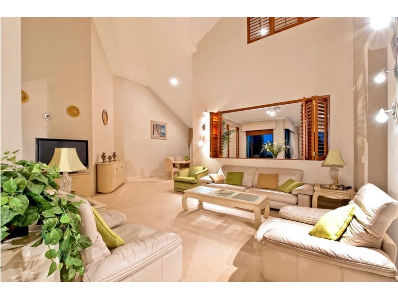 20 Merrimac Blvd, Broadbeach Waters QLD 4218