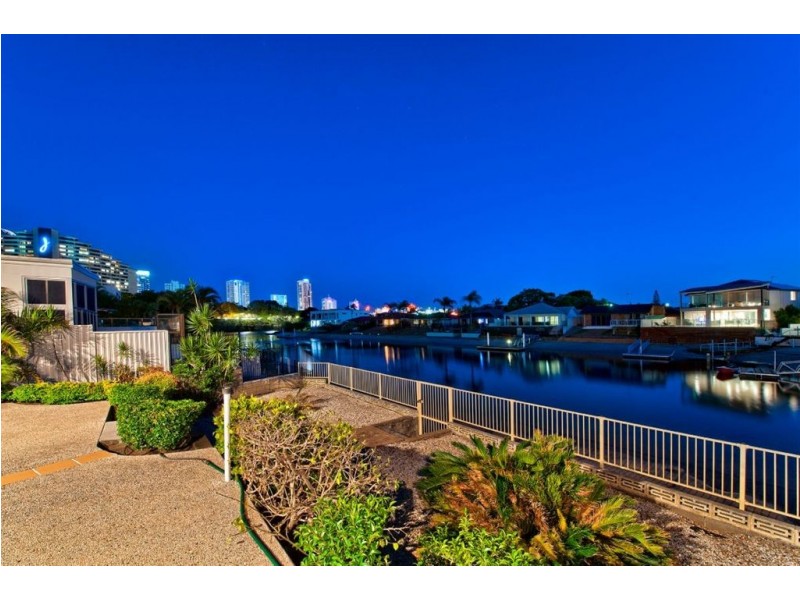 20 Merrimac Blvd, Broadbeach Waters QLD 4218