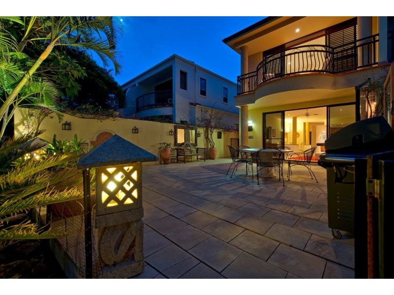 2/26 Paradise Island, Surfers Paradise QLD 4217