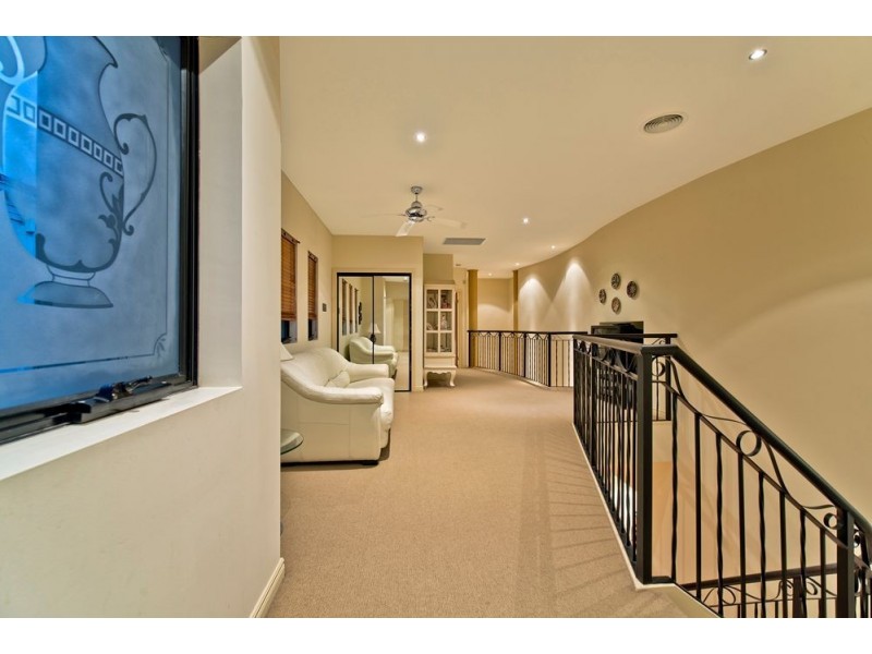 2/26 Paradise Island, Surfers Paradise QLD 4217