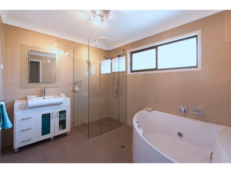 29 Witt Ave, Carrara QLD 4211