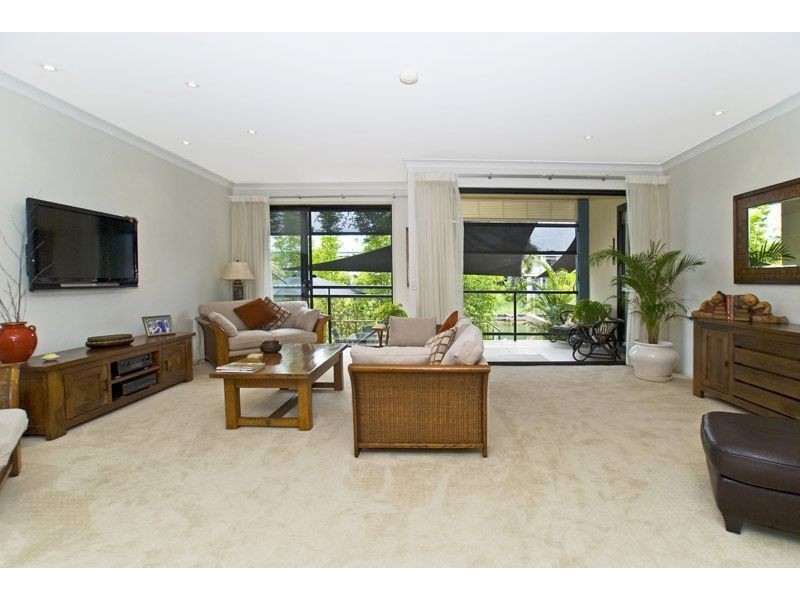 8/7 Miami Key, Broadbeach Waters QLD 4218