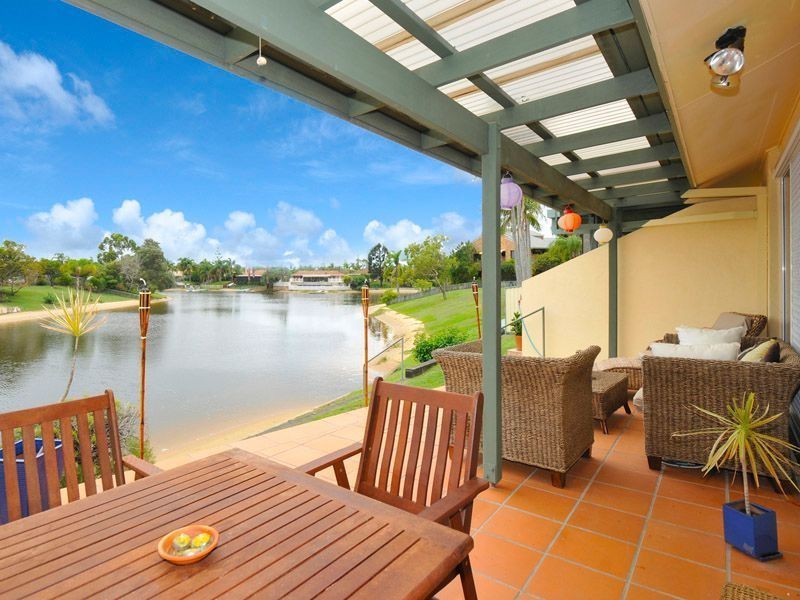 11/8 Dunlop Court, Mermaid Waters QLD 4218